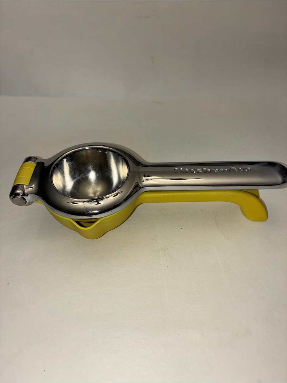 KitchenAid Handheld No Mess Citrus Juicer